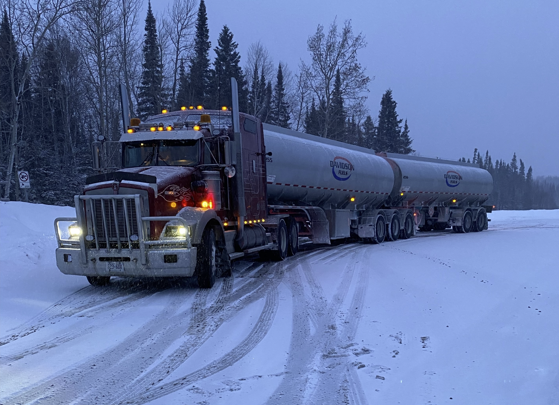 Commercial Fuel Delivery Icon